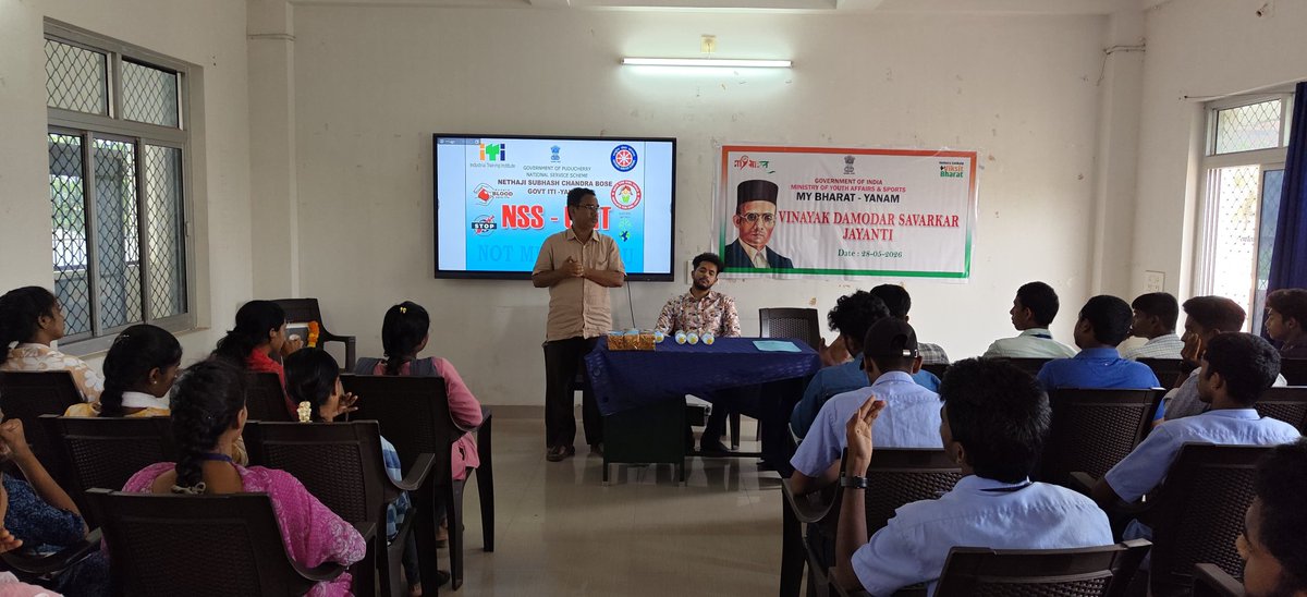 YuvaYanam's tweet photo. Vinayak Damodar Savarkar Jayanti organised  by MyBharat, Yanam. Essay Writing was also conducted on the occassion and winners were awarded with prizes
@MYBharatHQ 
@YASMinistry 
@mansukhmandviya 
@PriyankaJShukla https://t.co/6t81X1hQ33