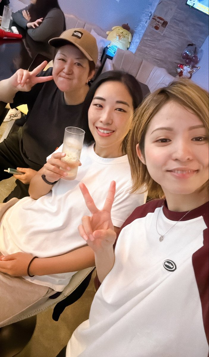 N1214H's tweet photo. すぅ来日🤩!!
フィリピンから急な帰国で
短期間滞在だそうけどお店寄ってくれました🥹🇵🇭
久しぶり会えて嬉しかった〜!!
ありがとう🙌頑張れよ親友🔥 https://t.co/FfblGgZmDb