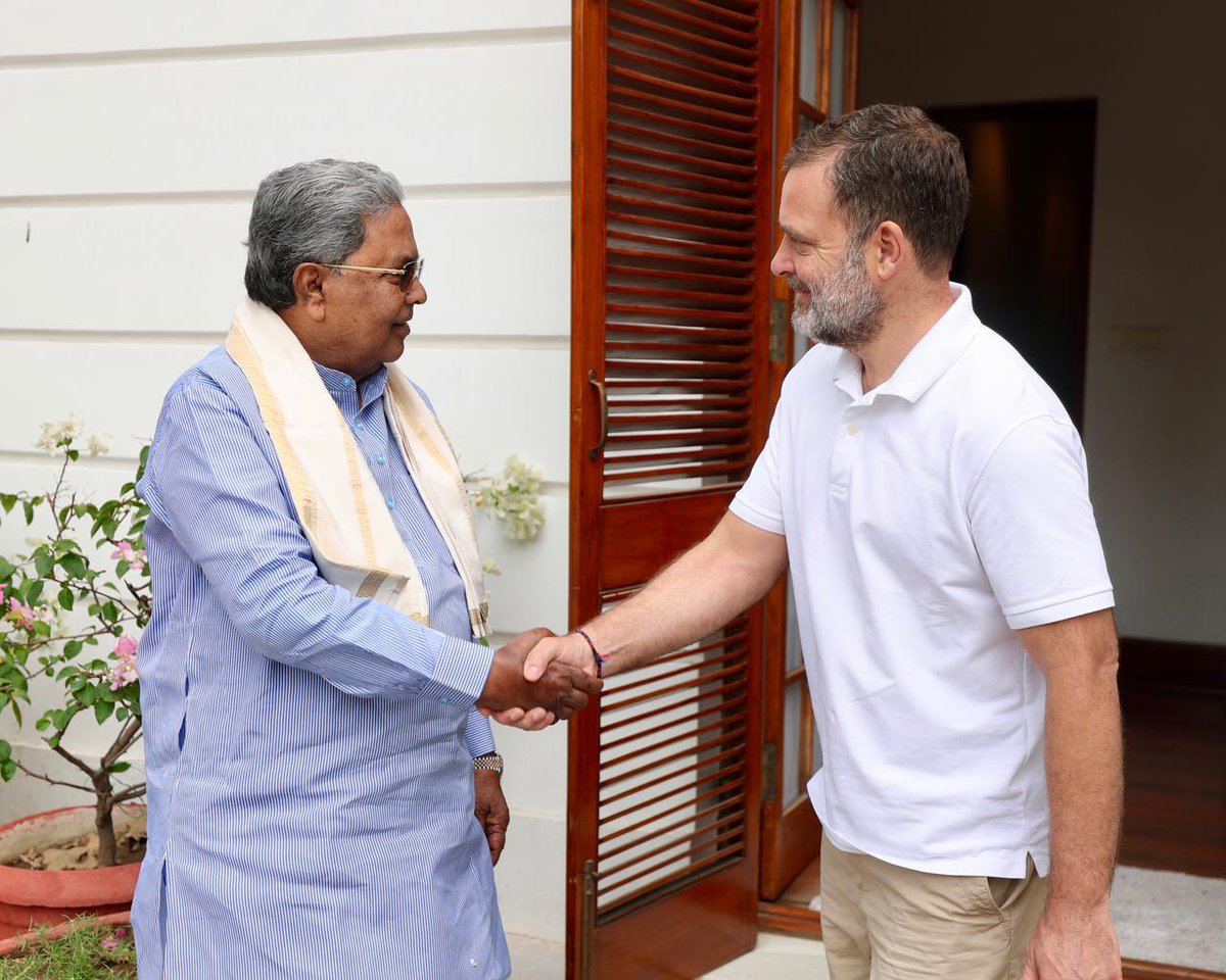 VishweshwarBhat's tweet photo. Photos of the day ! https://t.co/ywfCAUi6lK