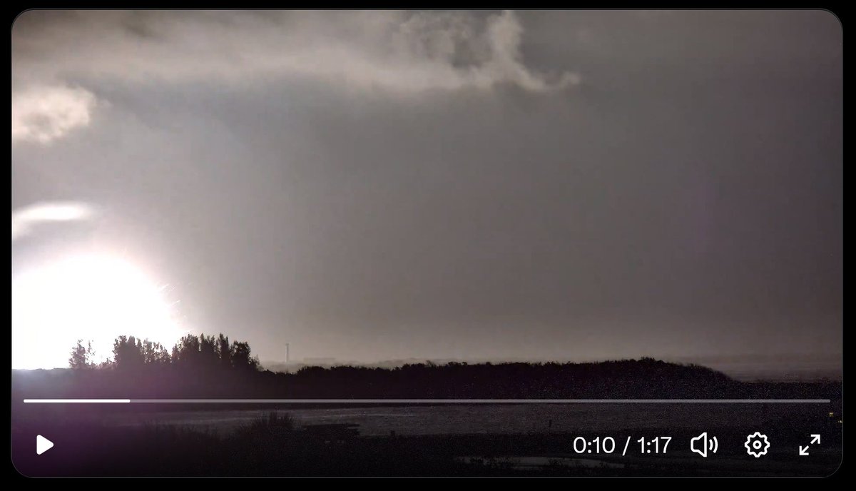 mneuromantic's tweet photo. @GunsAndRockets1 @JConcilus @SciGuySpace The shock wave emerging above the flash at about 10 seconds, so roughly 26-27 seconds travel time. By my rough calculation that’s 7800-8100m or about 5 miles. https://t.co/sAWva4WWaX