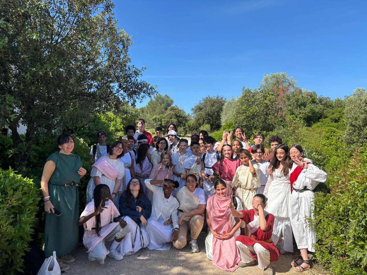 CFeucheres's tweet photo. 🏛️ Nos latinistes - hellénistes de Feuchères ont participé aux Rencontres « Cléopâtre » sur le site antique d’Ambrussum.
Concours, stand sur Nemausus, énigmes grecques : une belle journée récompensée par une superbe 4e place 👏

https://t.co/dTLYyv92el

@Dsden30 @acmontpellier https://t.co/MKGE6zmzcO