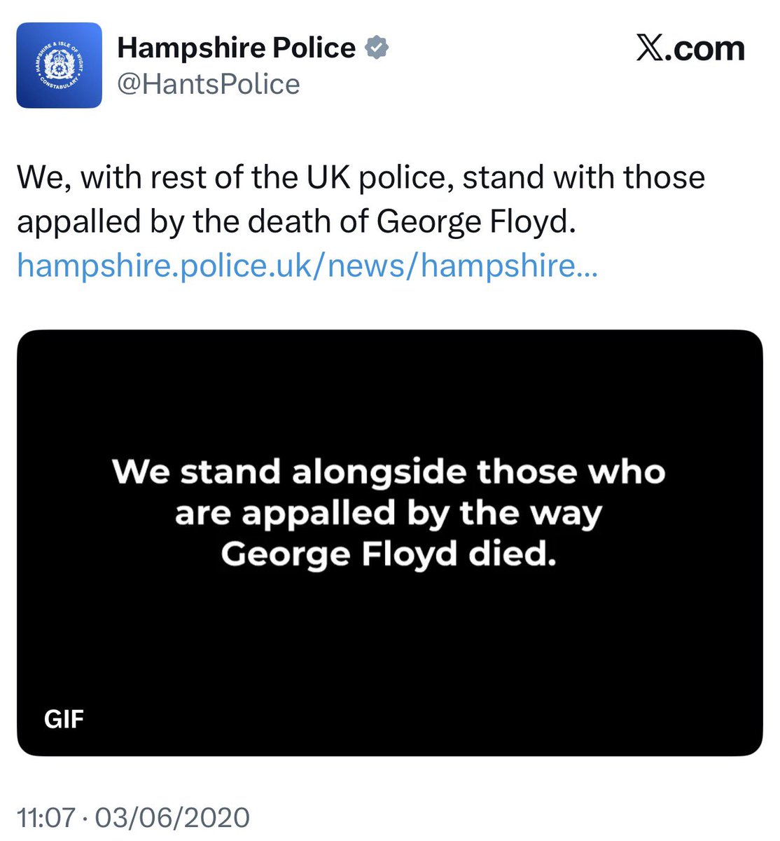 T0MB0Y0's tweet photo. @HantsPolice Henry must have believed that you had arrived to save him.  
Imagine his terror when your officer handcuffed him and read him “his rights”. 
Three minutes before your officers attended to him. https://t.co/cJv0OwrZta