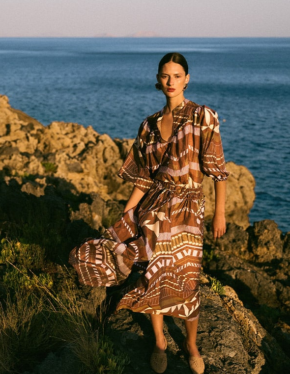 bsideshowroom's tweet photo. Pearl &amp; Caviar — ecos del Mediterráneo  

La firma griega explora el verano mediterráneo a través de bordados gráficos, siluetas fluidas y tejidos ligeros inspirados en la tradición textil de las islas.

✦ Disponible en B Side Showroom · Madrid

#PearlAndCaviar #ShowroomMadrid https://t.co/huLfPkyjqz