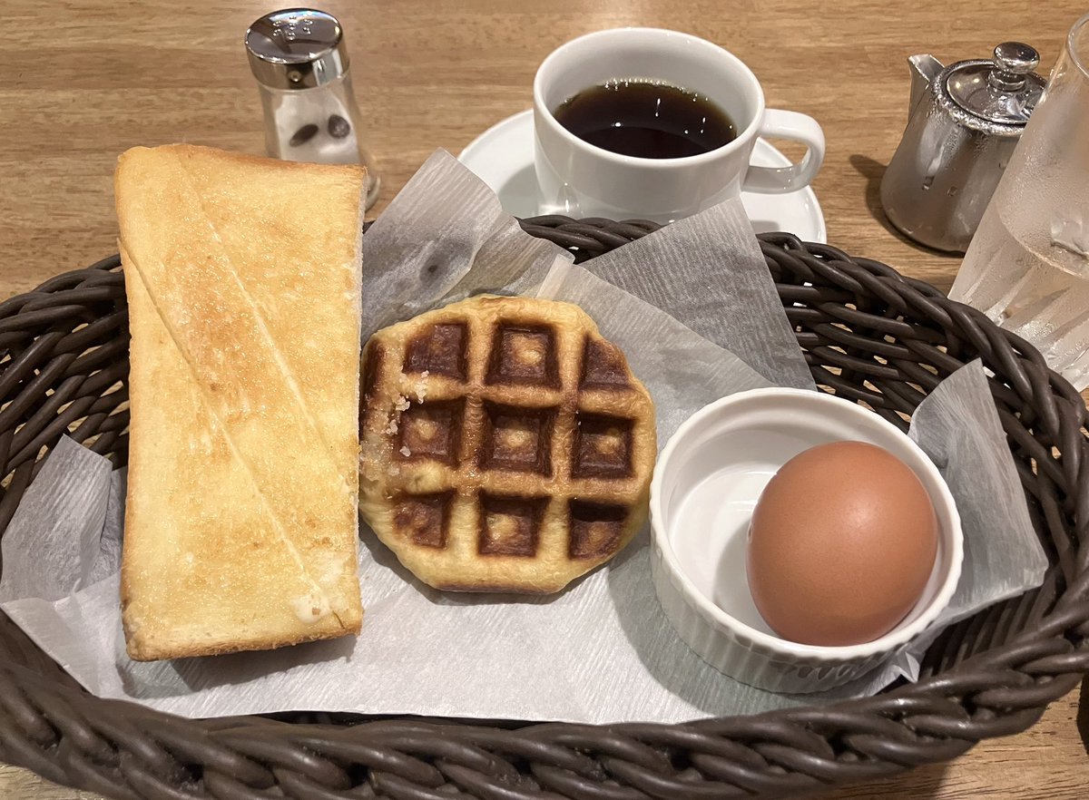 今日行ったお店はモーニングで自家製ワッフルが選べました