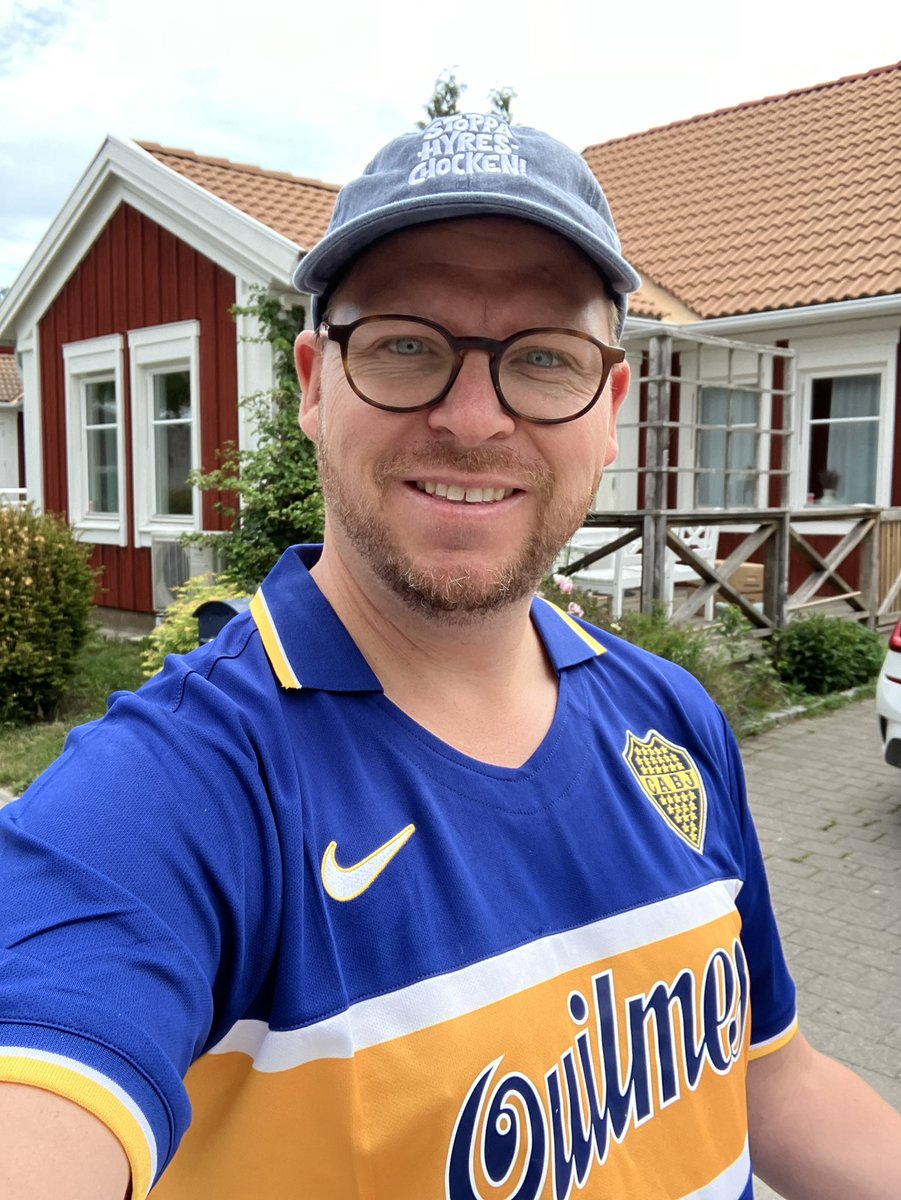 ASilversten's tweet photo. Idag är det fotbollströjefredag - ta på dig din bästa fotbollströja och Swisha minst 100 kr till 90 20 991 och var med i kampen mot Barncancer! #fotbollströjefredag https://t.co/plGZqHBu33