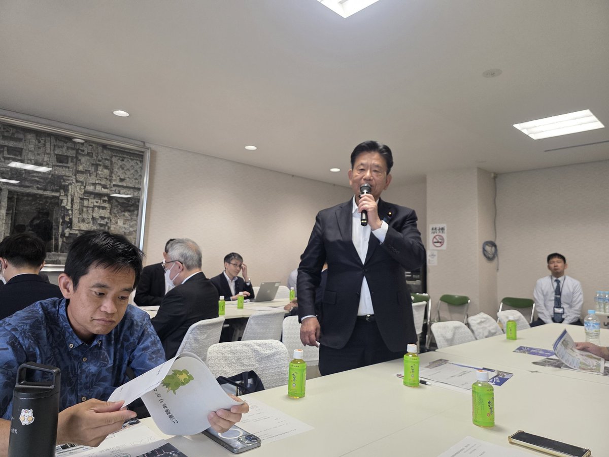 moriikuma's tweet photo. 今日は永田町の自民党本部にて、地下鉄7号線推進議員連盟の総会。
国交省、事業者���埼玉県、さいたま市、蓮田市の職員、また、沿線市町の代議士、県議、山口市長と様々な課題等について議論を行いました。
浦和美園の駅勢圏では開業から25年で人口1.3万人増、税収1240億円増、乳幼児は13倍と飛躍的に発展しています！岩槻まで14年後の開通を目指しますが、その先の蓮田まで、蓮田の明るい未来を開くためにも市と県と国が一体となって、邁進していきます！
#蓮田市
#埼玉県
#埼玉県議会
#自民党
#森いくま
#森伊久磨