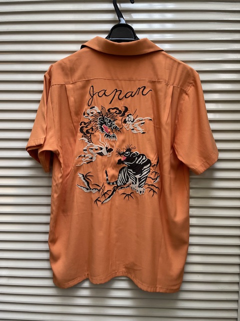 スカシャツ / スーベニアシャツ 龍 鳳凰 刺繍 ブラック サテン HOUSTON春夏の定番スーベニアシャツシリーズ。肌触りの良いシャイニー