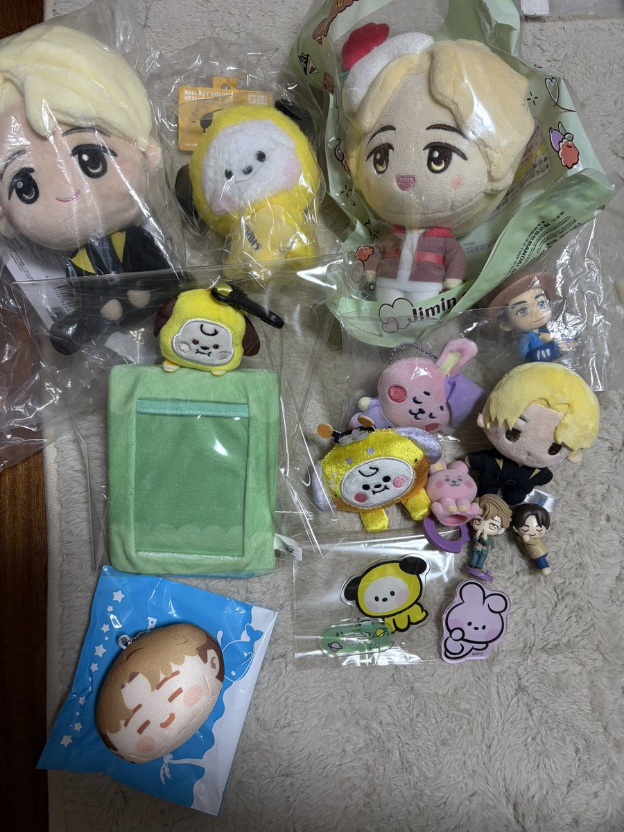 _v_rm's tweet photo. BTS グッズ 
CHIMMY. COOKY、ジミン、グク

グッズ整理のため大切にしてくださる方にお譲りしたいです🥲
大きいぬい1点orカードケース1点
小さいぬい1点の計2点で、
1000円＋送料を考えています！
組み合わせや個数は相談していただければ変更可能です🙆🏻‍♀️気になる方いましたらお気軽にご連絡ください🙇‍♀️ https://t.co/NytMQ6DAbt