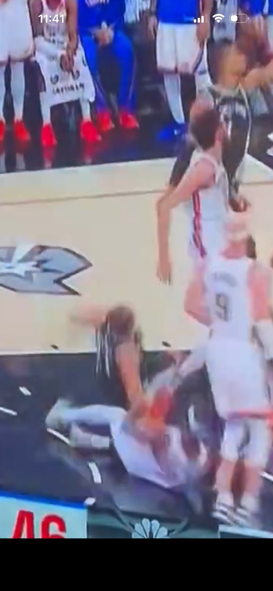 Outrushed's tweet photo. @okcclips literally pulls him down as he’s foul baiting https://t.co/tKV7w7y5IA