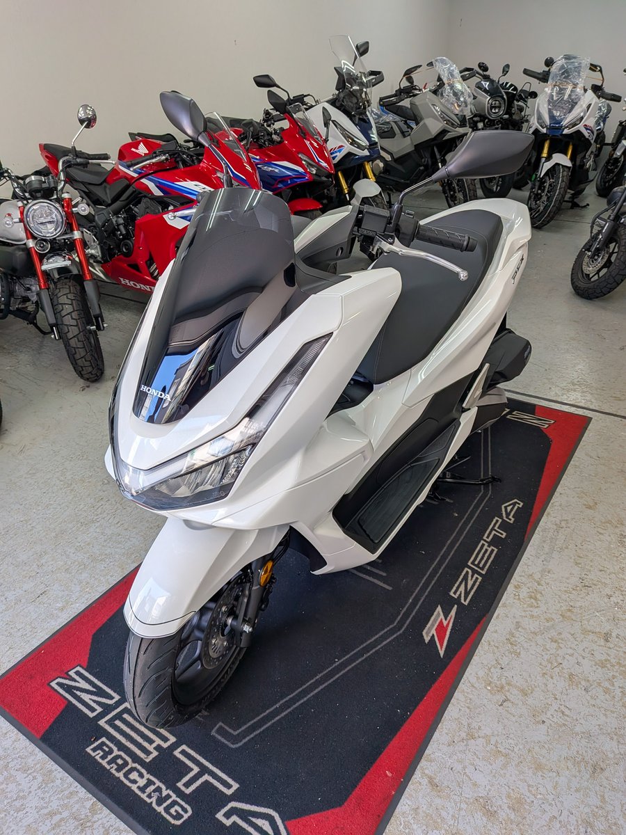HRC_SC82's tweet photo. PCX納車すますた https://t.co/wOBELB0Ijk