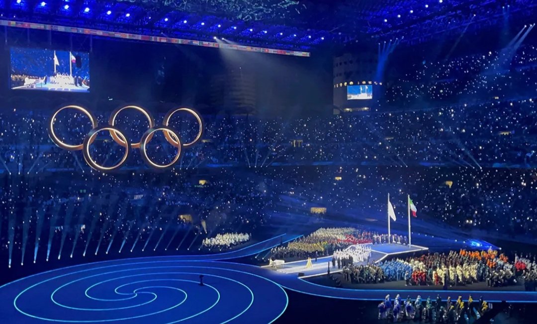 AdventureBears's tweet photo. Christmas in June?

5 Gold rings links June 23rd, International Olympics day, with 5 gold rings in the 12 days of Christmas. 

Could June be a time to get up and move? 

🏃‍♀️🎄🎅🥇♾️📈📉 https://t.co/yf91xLBs87