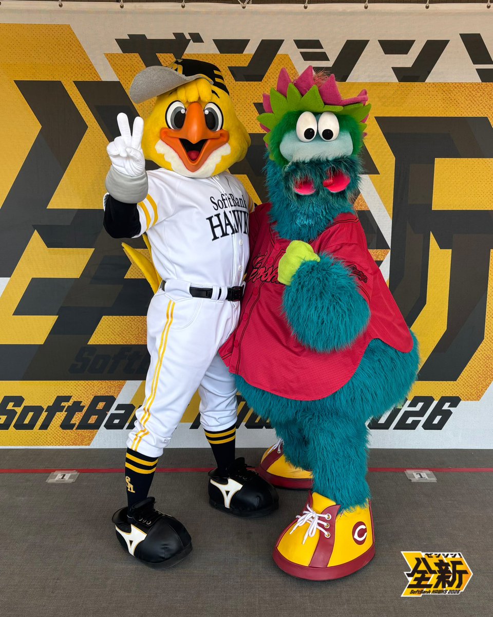 スラィリーが福岡にやってきました✨ ハリーホークと仲良く撮影会