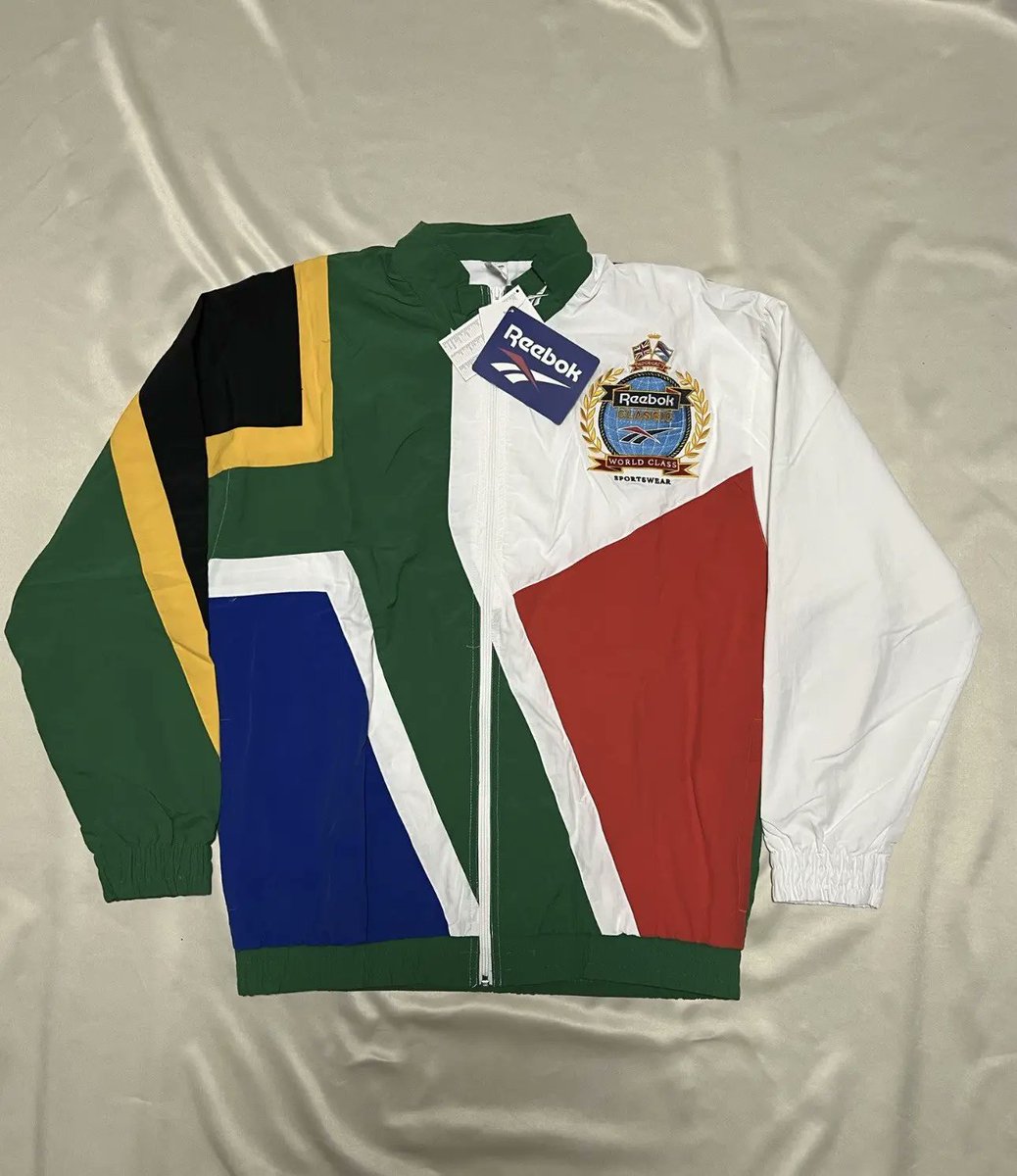CapeTown_Bru's tweet photo. This Reebok SA jacket is an absolute MUST. 🇿🇦 https://t.co/hPNOxtJlts