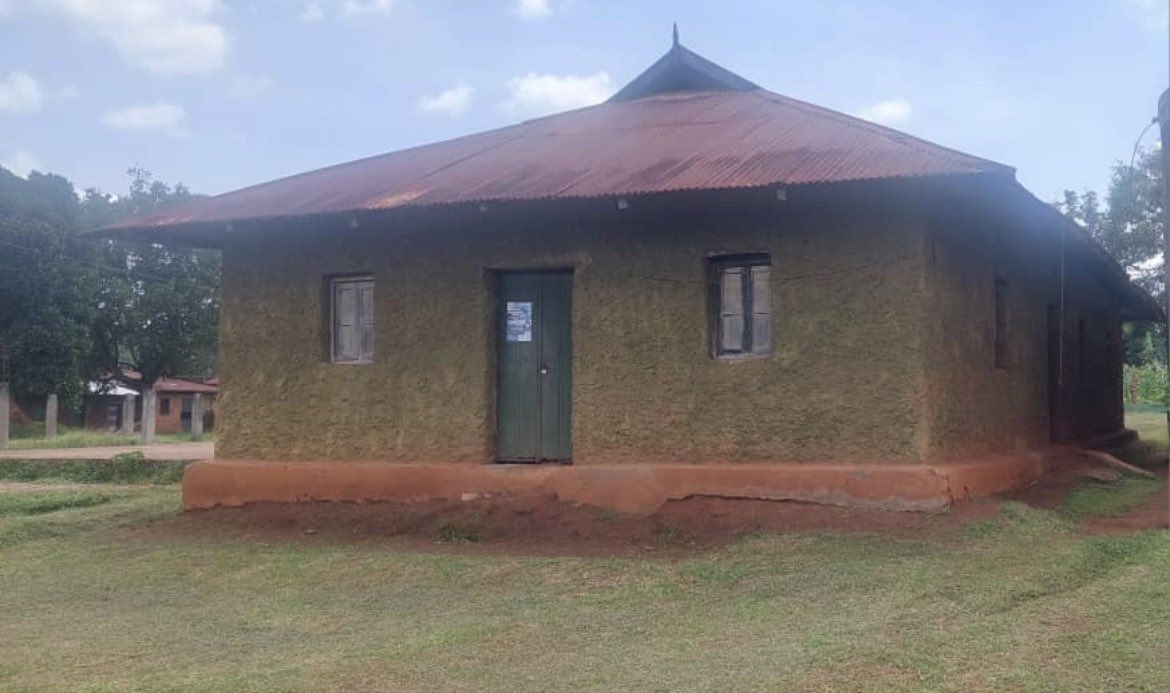 56Tribe's tweet photo. The first mosque in Hoima City which was constructed in 1930s. 

#tribe56 https://t.co/EOW1LV6G1X