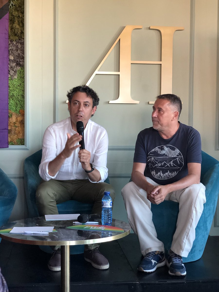 juntsLGTBI's tweet photo. Reflexionem sobre el passat, present i futur del Gaixample i Barcelona amb la gent de @Junts_BCN i membres del teixit empresarial i associatiu LGTBI+!

Moltes gràcies tothom qui va participar-hi i assistir-hi, així com un especial gràcies a @axelfriendly per l’espai! https://t.co/7w9Fa94iQi