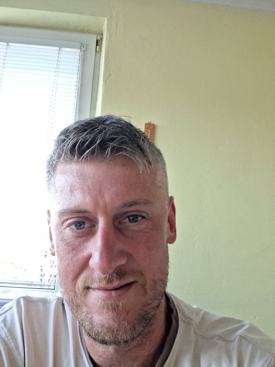 scstecho's tweet photo. Prajem príjemný piatok/wish lovely friday 🥰🥰😘😘 https://t.co/gbvnBfy21b