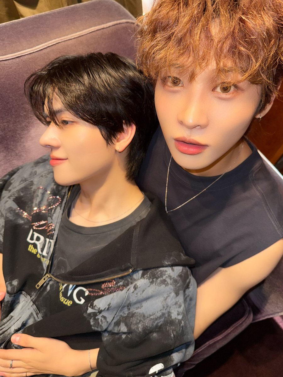 POW_grid's tweet photo. [#YORCH]
생일 축하해 현빈아 🎂항상 내 옆에서 도와주고 함께 있어줘서 고마워 그리고 내 생일 선물도 정말 고마워ㅋㅋㅋㅋ
나도 올해는 선물을 준비해봤는데… 네가 좋아해줬으면 좋겠다 🥹
요즘 많이 바쁘지? 너무 많은 생각은 안 했으면 좋겠어. 지금도 충분히 잘하고 있으니까 너무 걱정하지 말고! 힘든 일 있으면 언제든 편하게 나한테 와서 이야기해도 돼 🙂 오늘 맛있는 것도 많이 먹자~~
#POW #파우 #요치 #HAPPY_HYUNBIN_DAY