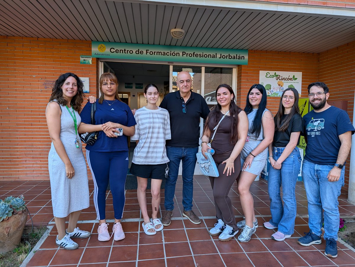 centrojorbalan's tweet photo. Nuestro alumnado ha completado la FFEOE en Irlanda gracias al programa Erasmus+ donde han conocido cómo se trabaja en el país en sus diferentes entornos profesionales, profundizando en su cultura y mejorando su capacidad lingüística.

#erasmusplus #sepie https://t.co/zOHYA97bgt
