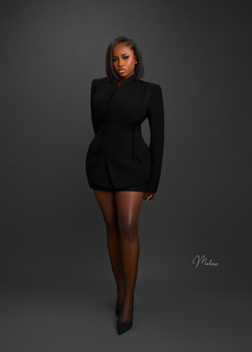 StyledByVee's tweet photo. A few days to her birthday.
No fitting.
One try.
Perfect fit 💯 

And the best part? We made her birthday look last year too 🤍

Happy birthday to our beautiful client 🎉 https://t.co/JcIAnqO66H