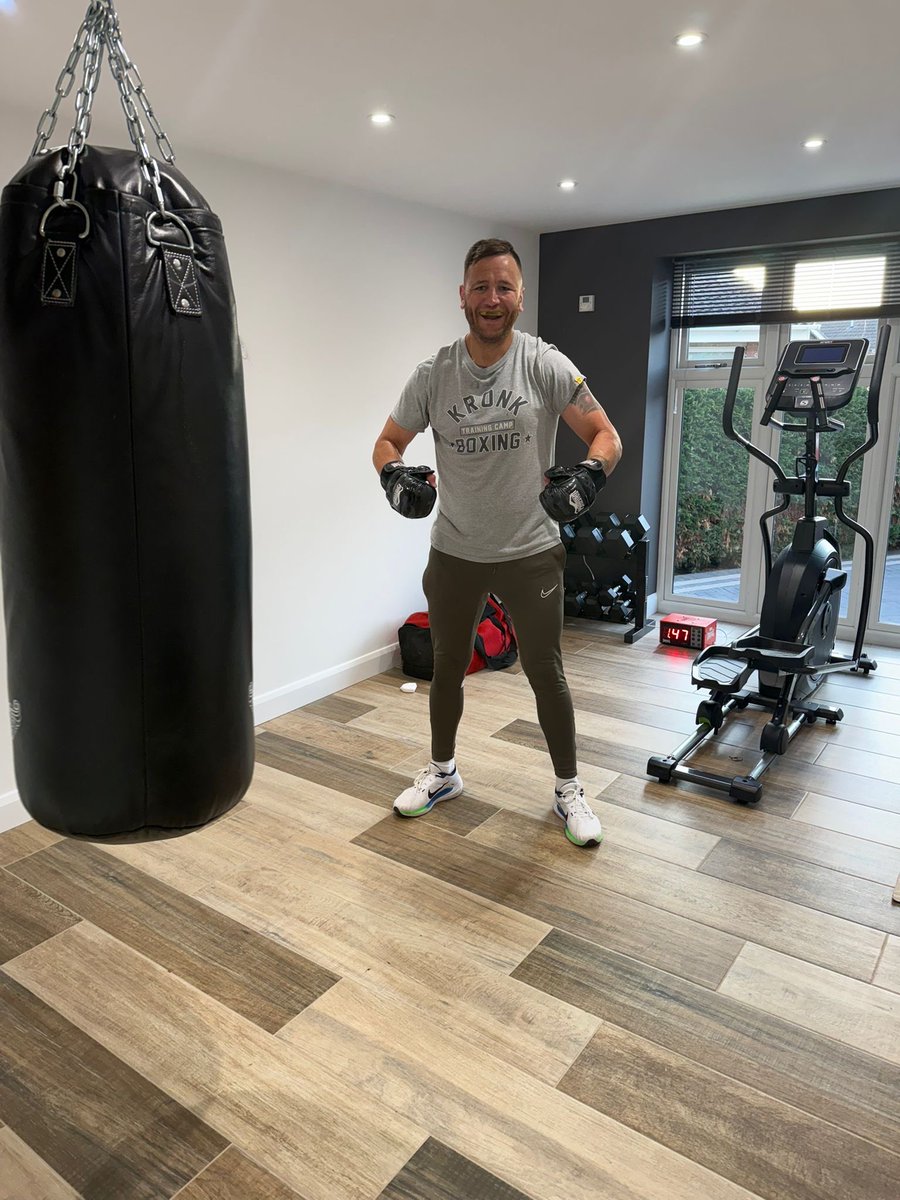 Nathan_Decastro's tweet photo. Friday morning session done, nothing beats getting out of bed and letting the hands fly on the bag! keeping motivated in my home gym, squat rack and speedball come today! One step at a time but a comeback maybe on the cards 

#TheNightmare #Boxing #Gym #BareKnuckleBoxing #Fighter https://t.co/Gpm1aPKzRx
