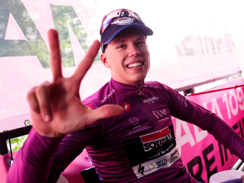 cyclingtime's tweet photo. ジロ・デ・イタリア2026第18st：マニエが今大会3勝目でポイント賞ジャージを1日で奪還！総合勢動かずも新人賞のエウラリオが落車から一転アタックをしてレースを演出（ダイジェスト動画あり）
https://t.co/m2xYXYm1LM https://t.co/1ta81iS9Ul