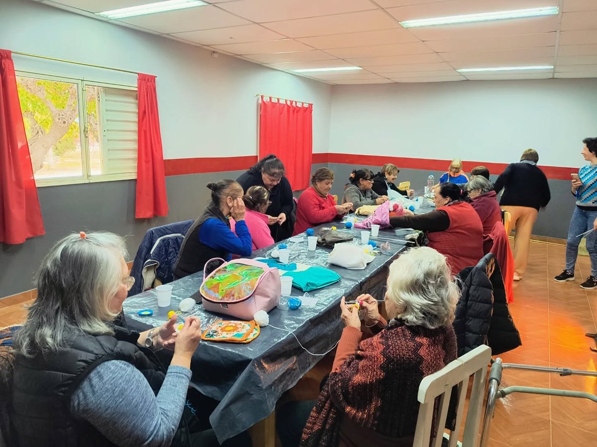 Miguel_DLV's tweet photo. Me pone muy feliz ver cómo disfrutan de este Hogar que es de todos, compartiendo momentos, aprendiendo y fortaleciendo los lazos de amistad y compañerismo.

¡Muchas gracias por ser parte de cada una de las actividades! https://t.co/w8qj3T8dff