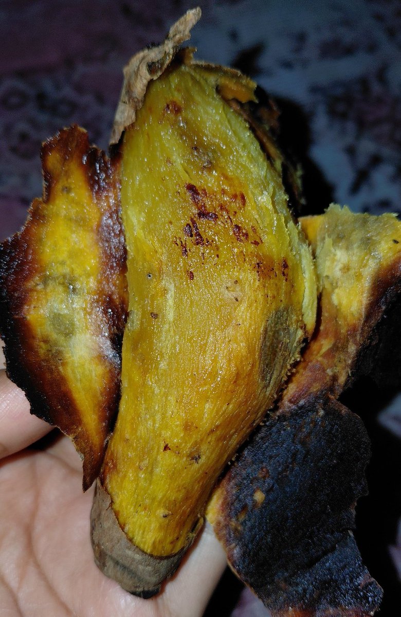 pindsf's tweet photo. Udah mulai memasuki dimana ketagihan cemilan orang dewasa ketimbang gorengan🤌🏻

Btw ini cuman 8k 1kg menurutku rasanya sama aja kyk yang mahal😭 https://t.co/nTjvKy1d2M