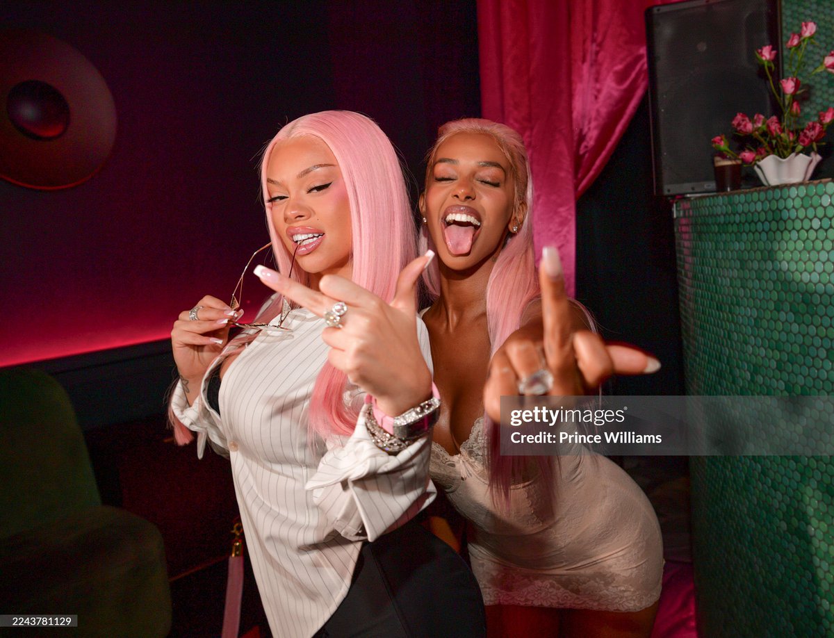 srslymellz's tweet photo. it’s their night toniiiiggght!!!!! @Chxrry2you @Latto https://t.co/1dbMHdZ733