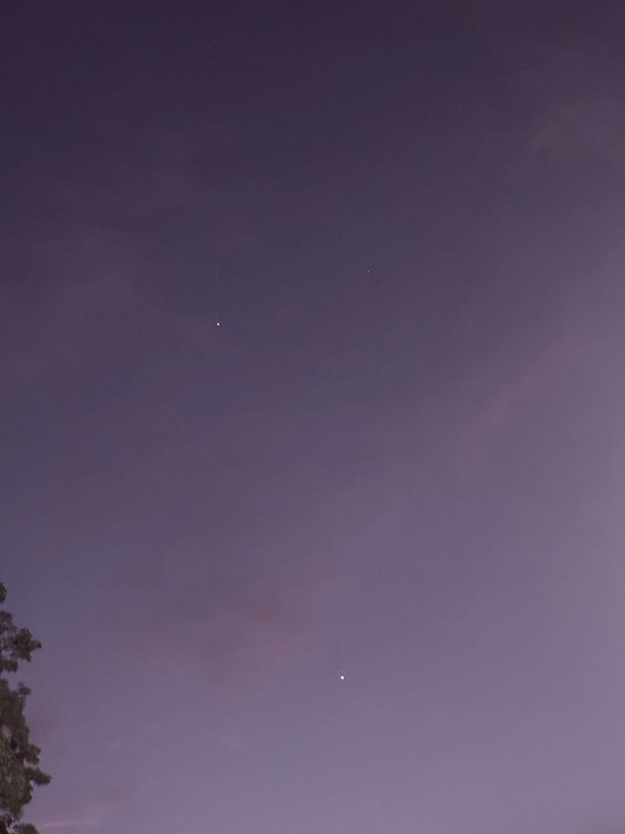MaganaKimberlly's tweet photo. Júpiter y Venus hoy al atardecer. ✨ https://t.co/YkMwhAMP2z