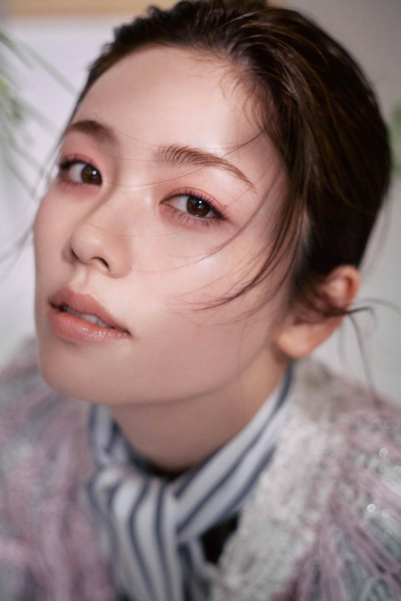 fashionsnap's tweet photo. フレッシュな花々が香り立つ、ミス ディオールの新アイテム。小芝風花の透明感と響き合うブルーミング ブーケで、指先まで可憐に。(PR)
https://t.co/CoFriFc88M https://t.co/nOsWcrf2VL