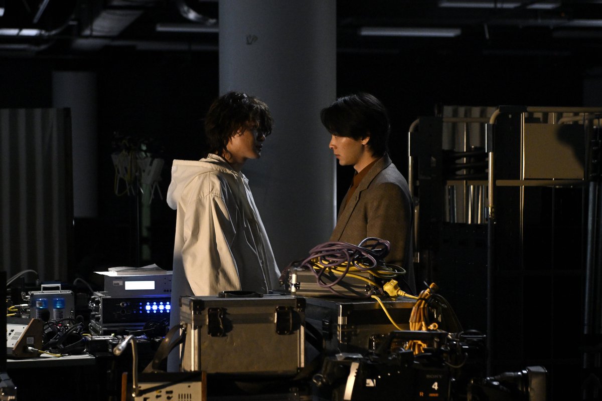 eigayourownquiz's tweet photo. ◥◣#映画君のクイズ 𝙌𝙐𝙀𝙎𝙏𝙄𝙊𝙉◢◤

【問題】
三島玲央、本庄絆のキャッチコピーは
それぞれ "クイズ界の絶対王者" と
"宇宙を頭の中に保存した男" である。
マルかバツか？

「⭕️」だと思う人は"いいね"
「❌」だと思う人は"RP"で答えてください！

答えは、公式サイトをチェック✔️
https://t.co/c0V4AJyUZm

映画『君のクイズ』大ヒット上映中🎬
#中村倫也 #神木隆之介
