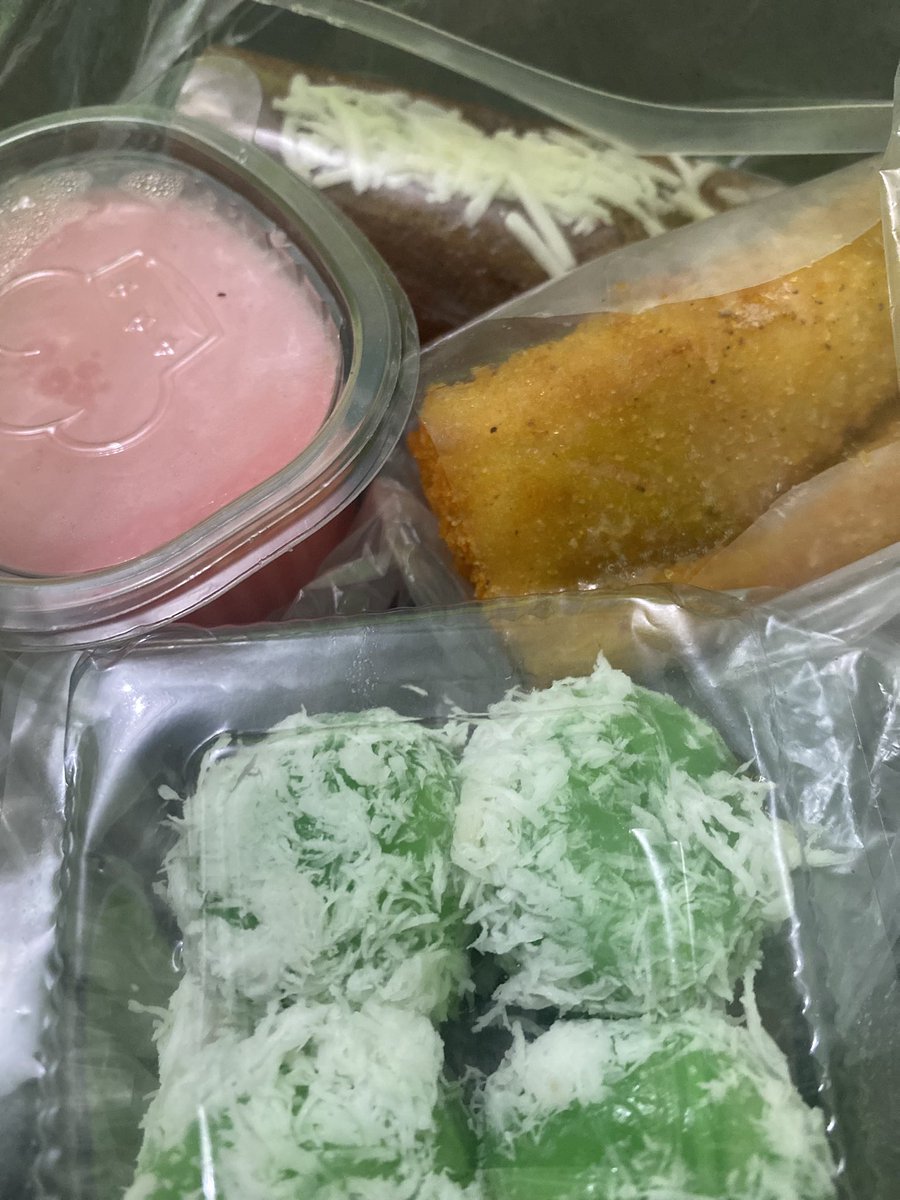 grroombble's tweet photo. gigi dan makanan dari klinik tiap jaga🥹🤍 https://t.co/yLA3t2MyEM