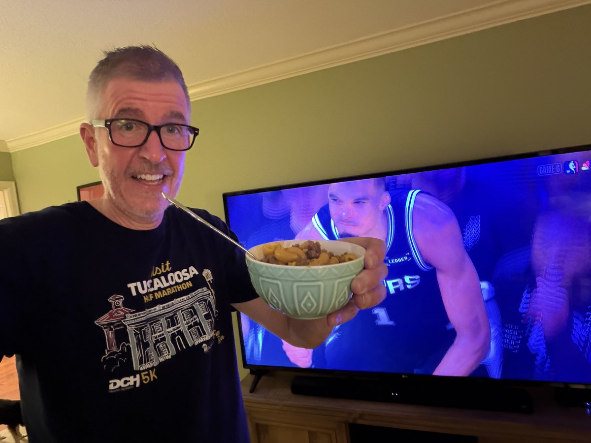 GregThomasDJ's tweet photo. Making a special dish for National Hamburger Day. Who said I couldn’t cook? Abbey thinks it smells good, maybe. The guy on TV looks interested too. 🍔😎 https://t.co/W1xqi7pqNq