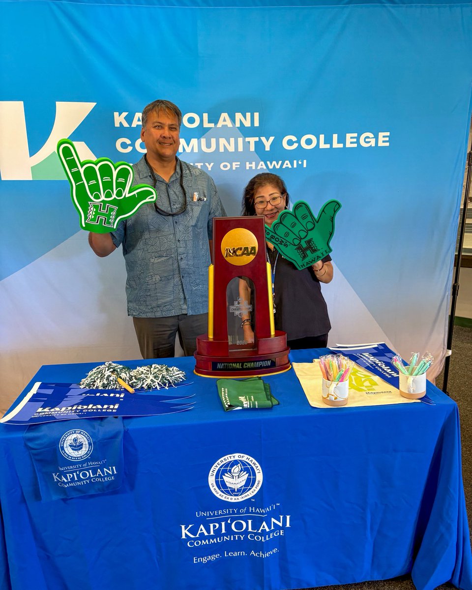 HawaiiMensVB's tweet photo. Took the 𝐎𝐮𝐫 𝐓𝐞𝐚𝐦, 𝐇𝐚𝐰𝐚𝐢‘𝐢'𝐬 𝐓𝐞𝐚𝐦 𝐓𝐫𝐨𝐩𝐡𝐲 𝐓𝐨𝐮𝐫 to more of our O‘ahu community colleges 🤙

Mahalo to everyone who stopped by at @uhkapiolani, @HonoluluCC and Windward CC! 

#WarriorBall26 x #GoBows https://t.co/5fr6JMBYMX