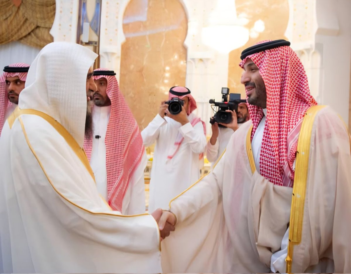 Sualruhaily2's tweet photo. الحمد لله الذي سخّر لهذا البلد أمراء يجلّون شأن العلماء وعلماء يعرفون قدر الأمراء  فنعم الأمراء ونعم العلماء أسأل الله أن يصلح بهما الدين والدنيا وأن ينفع بهما البلاد والعباد. https://t.co/YFYDEJqRNL