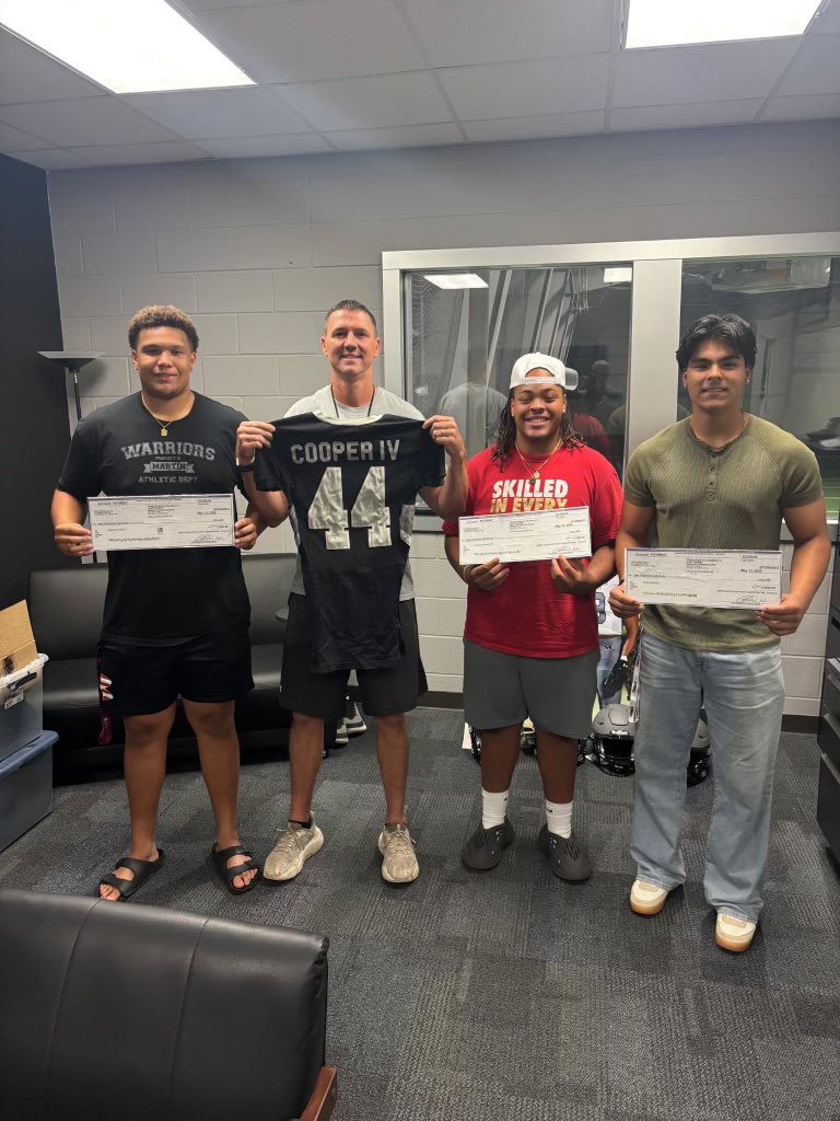 Martin_Football's tweet photo. Congratulations to the inaugural recipients of the 1st Annual Ernest Cooper IV Gridiron Excellence Scholarship.

A scholarship created to recognize student-athletes who represent excellence in the classroom, community, and on the field. https://t.co/ocalQXKjR5
