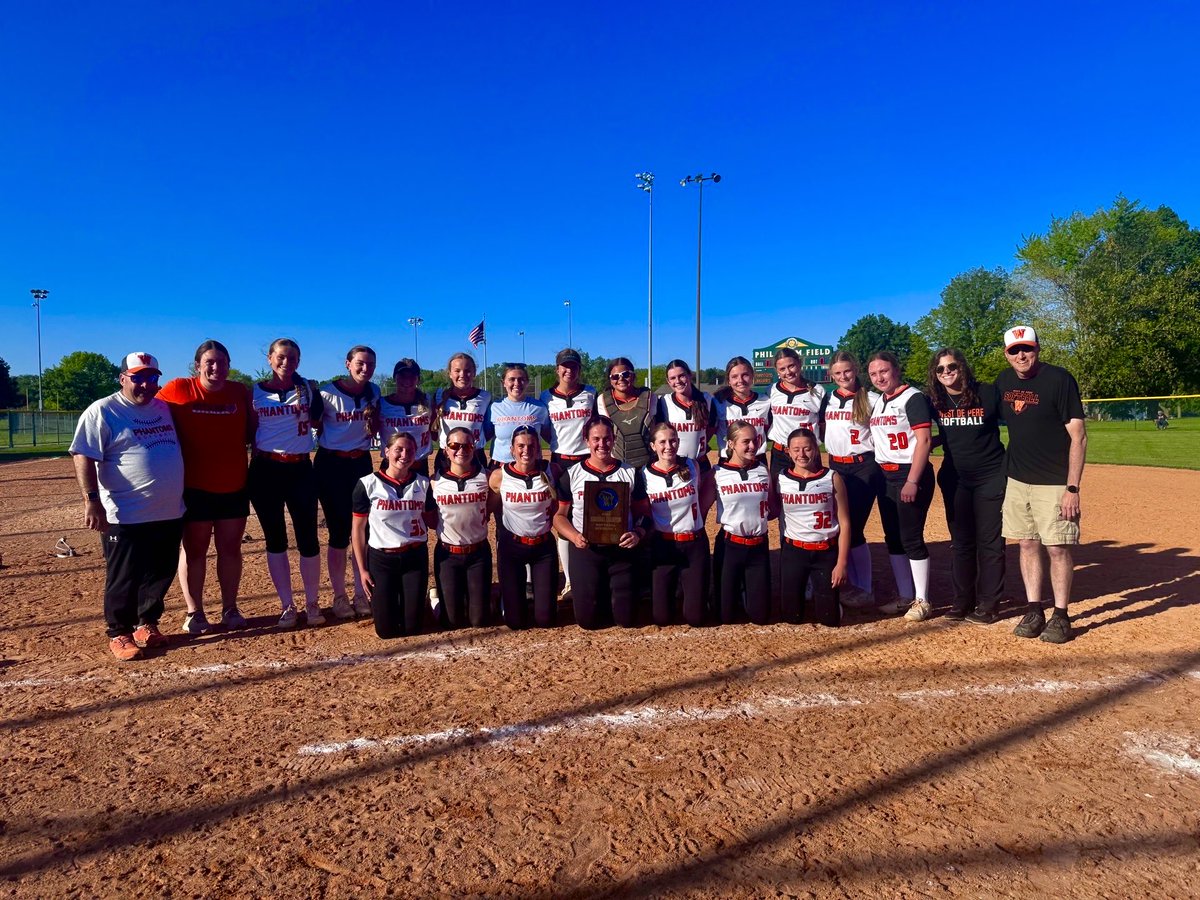 KensiGilson_19's tweet photo. West De Pere Softball - Regional Champs!!! Great team win. Heading to Sectionals! 🏆🥎 @SoftballWDP https://t.co/Q7PXWGeiqr
