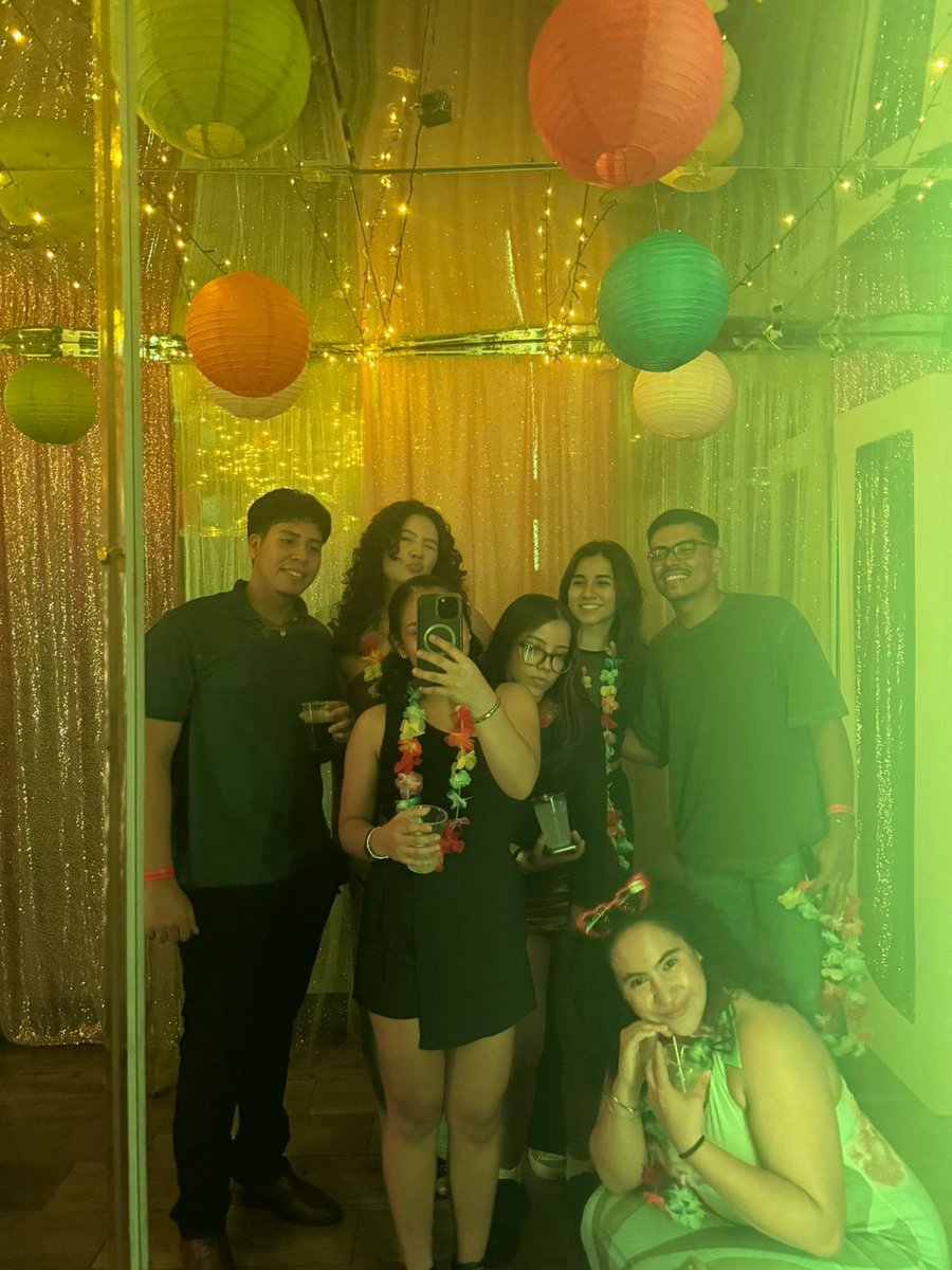 valecastrp's tweet photo. I love my people 🫶🏼 https://t.co/ebZekfZDq4