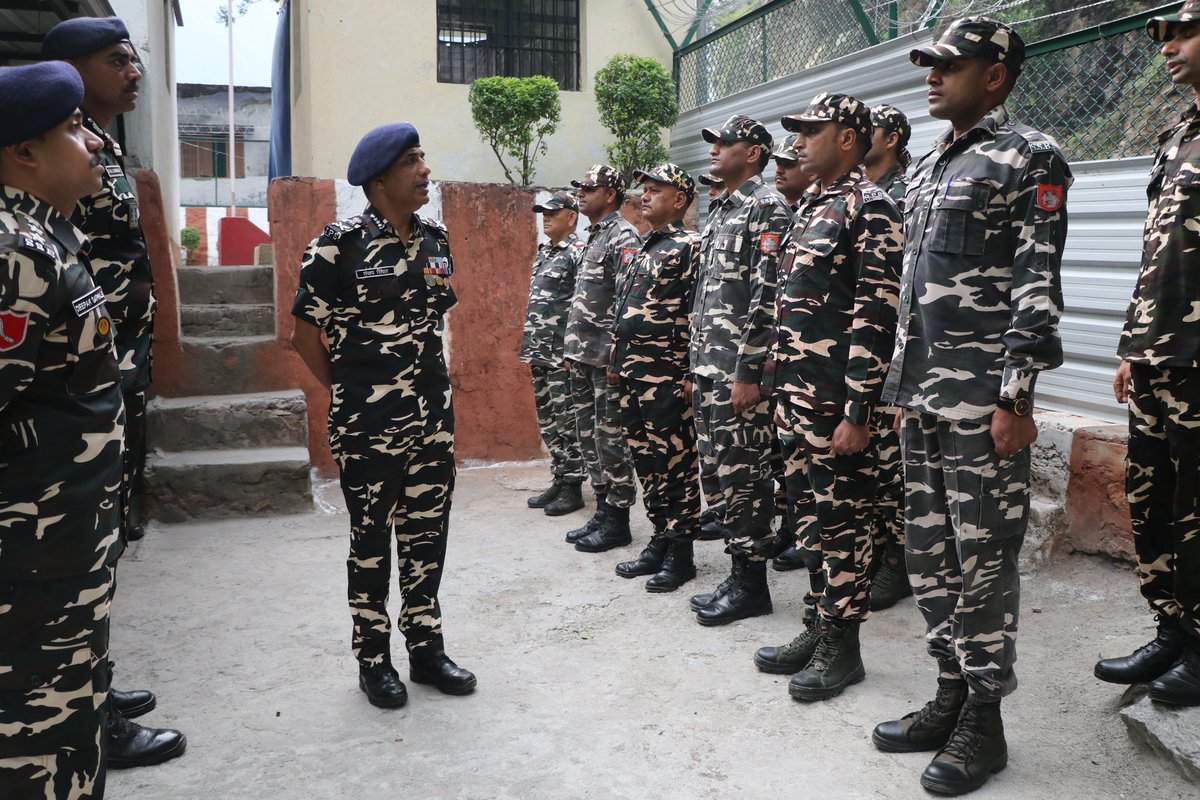 SSB_INDIA's tweet photo. #DGSSBOnTour | 28.05.2026
Shri Sanjay Singhal, #DGSSB, also visited #BOP Chharchum and #CHQ Elagad of 11 Bn #SSB, #Didihat, located in the far-flung higher Himalayan areas of #Uttarakhand under 11 Bn SSB.
He reviewed the security arrangements and operational preparedness at these key locations, interacted with the troops, motivated them and appreciated their dedication, professionalism and morale. He apprised them of recent welfare initiatives.
He also visited the Chharchum Bridge.
#Leadership #BorderSecurity
#NationFirst #Motivation
@HMOIndia @PIBHomeAffairs
@PIB_India @ani_digital
@PTI_News
@SSBFTRRANIKHET
@11bnSSB_india1
