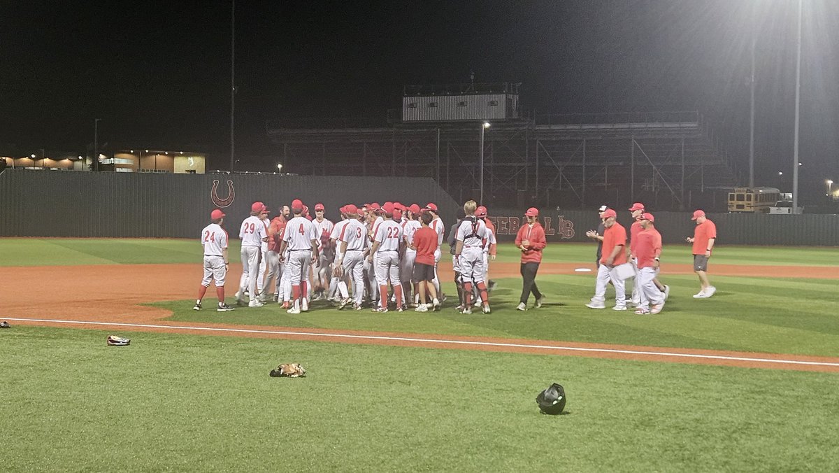 CAvants_SLM's tweet photo. Final:
@thepackbaseball 2
Tomball 1
Marcus hands Tomball their first loss. Killian rightfully gets the "Mikey" chants as he leaves the dugout. Full 7 IP, 5Ks.
Defense is locked in, runners making the most of their opportunities. 7 innings away from a trip to the finals! @LISDsports