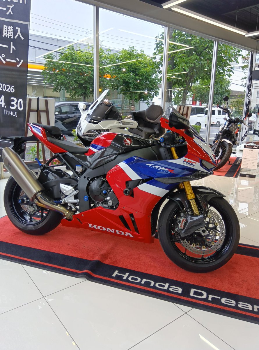ssk_co_jp's tweet photo. なんと！！この度
弊社のドライカーボンや
アルミパーツを装着した
CBR1000RR-Rを

ホンダドリーム船橋様で
展示いただける事に
なりました！！

ドライカーボンの質感等
間近で見る事が出来ます！

気になる方はぜひ
ホンダドリーム船橋様へ
お越しください！！

#cbr1000rrr
#honda 
#ホンダドリーム https://t.co/NidzOWRhpY