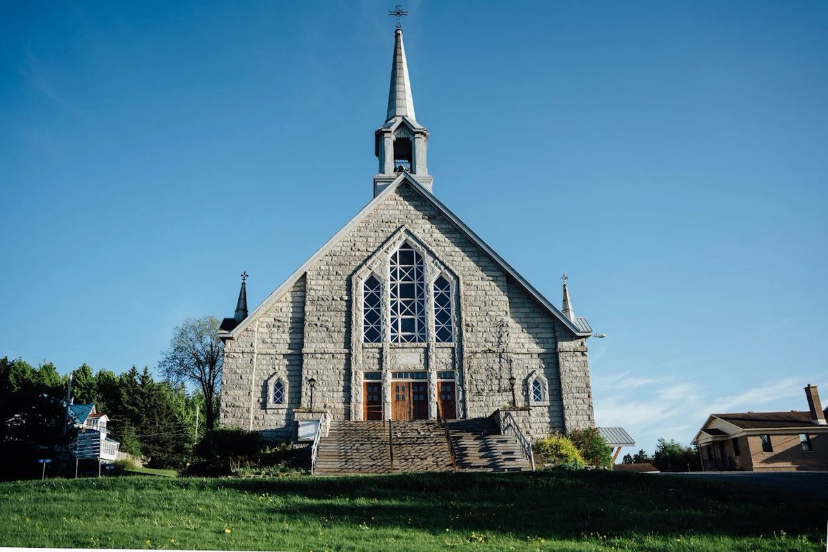 CanCathAes's tweet photo. Notre-Dame-des-Bois Church in Notre-Dame-des-Bois, Quebec (completed in 1957) https://t.co/3QZKafayqz