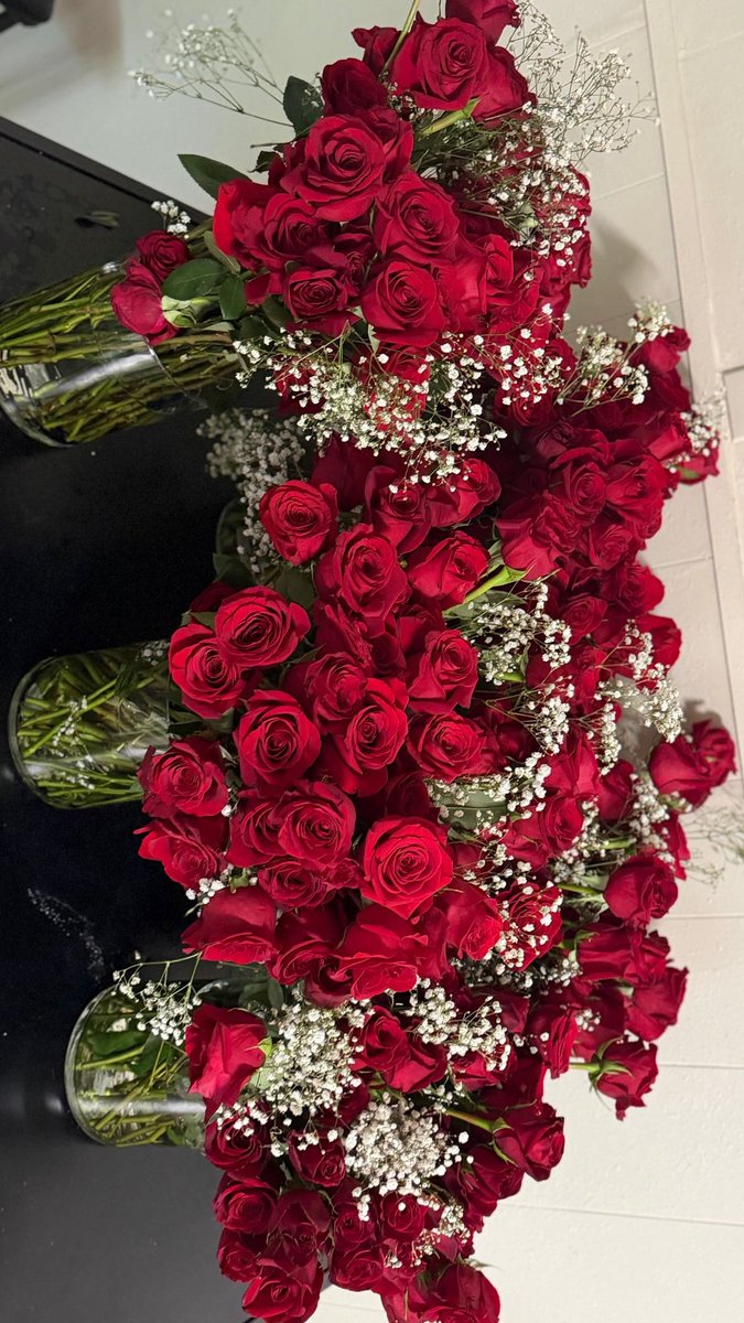 realprettypie's tweet photo. from my man 🥰❤️🫶🏾 300 roses ! https://t.co/KQRTZbt1Dz