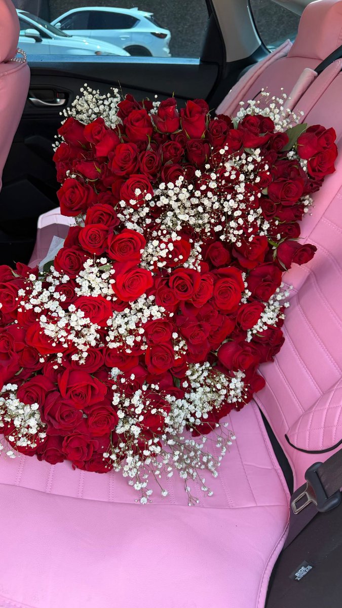 realprettypie's tweet photo. from my man 🥰❤️🫶🏾 300 roses ! https://t.co/KQRTZbt1Dz