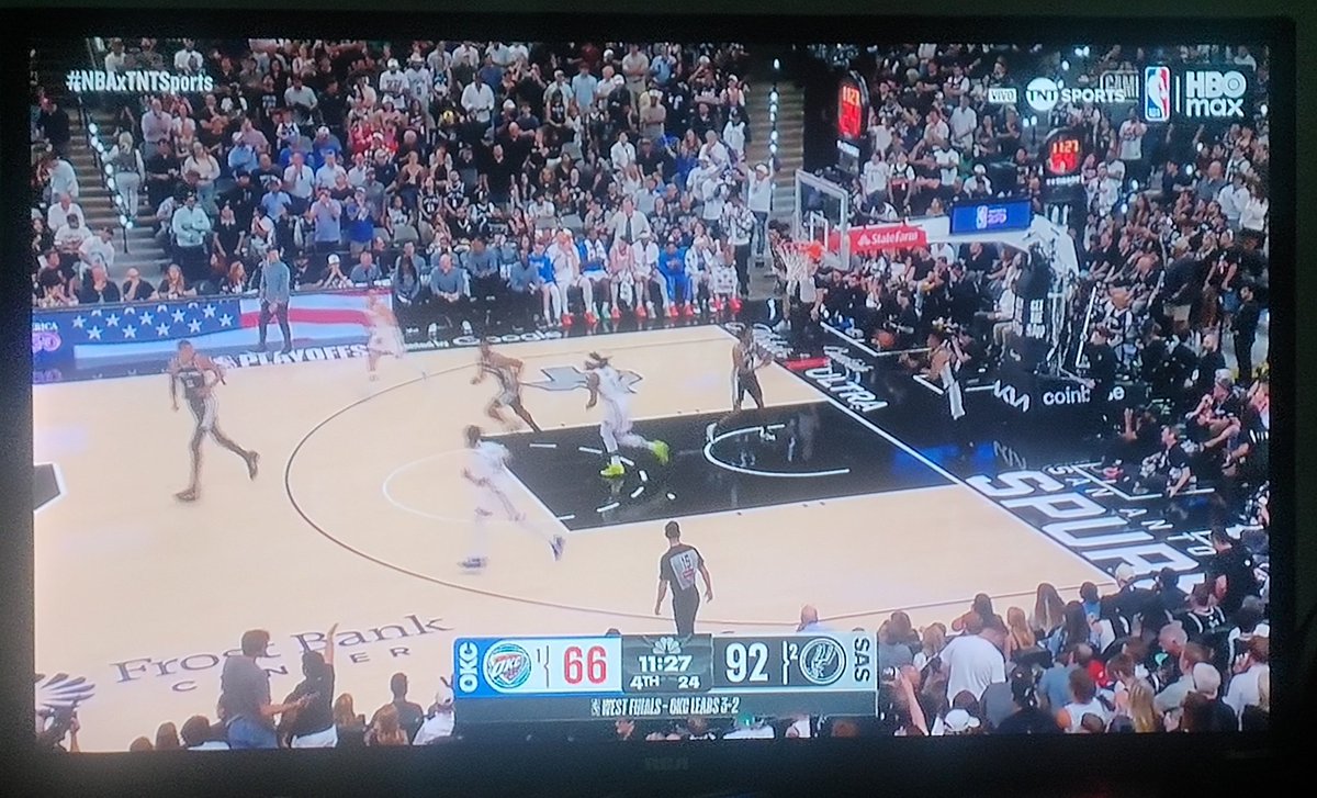 Khrriss's tweet photo. Disfrutando el juego 6 de las finales de la conferencia oeste #playoffs apoyando a los @spurs desde la Ciudad de Guatemala 🇬🇹   #NBAxTNTSPORTS https://t.co/cr1Uh7P77s