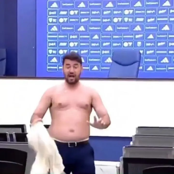 WaalterVasquez's tweet photo. Ojalá tato aguilera entre así a la conferencia de prensa post clasificación a Sudamericana https://t.co/pTgmLNdIAb