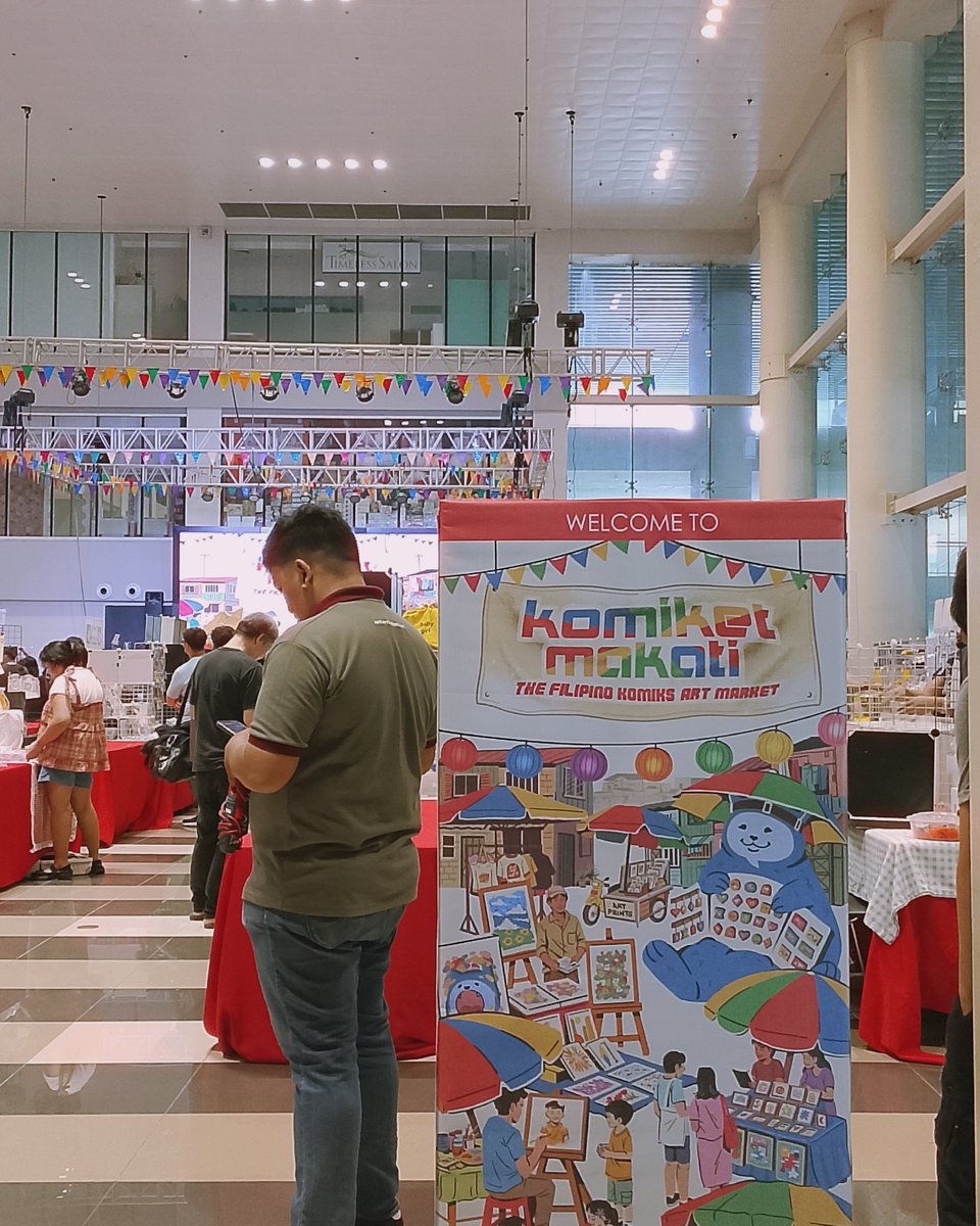 KomiketPH's tweet photo. SOUND CHECK 🎤😸 20 minutes until #KOMIKETMAKATI opens!! Come to your local Komiks art market and support local creators, crafters, and makers 👨‍🎨

🗓️ May 29-31
📍 Ayala Malls Circuit, Activity Center
🎟️ FREE ENTRANCE! https://t.co/jrpIuxxhmQ