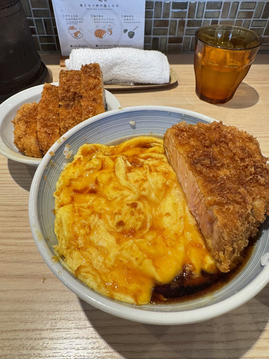 onzoooo's tweet photo. 特上ハーフ(180g)
卵トリプル

#とんかつ丸七 https://t.co/JPeh95QHzD