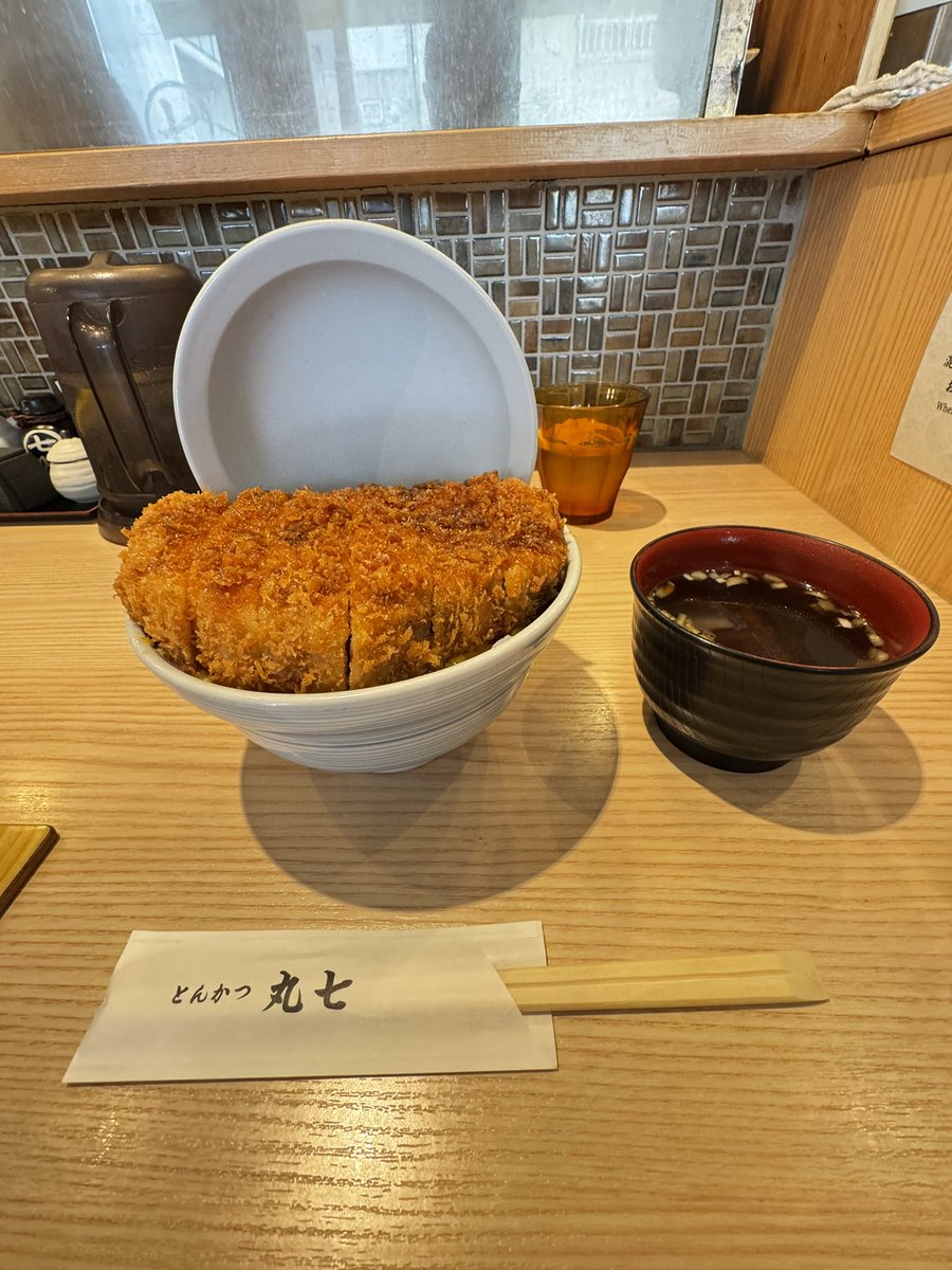 onzoooo's tweet photo. 特上ハーフ(180g)
卵トリプル

#とんかつ丸七 https://t.co/JPeh95QHzD