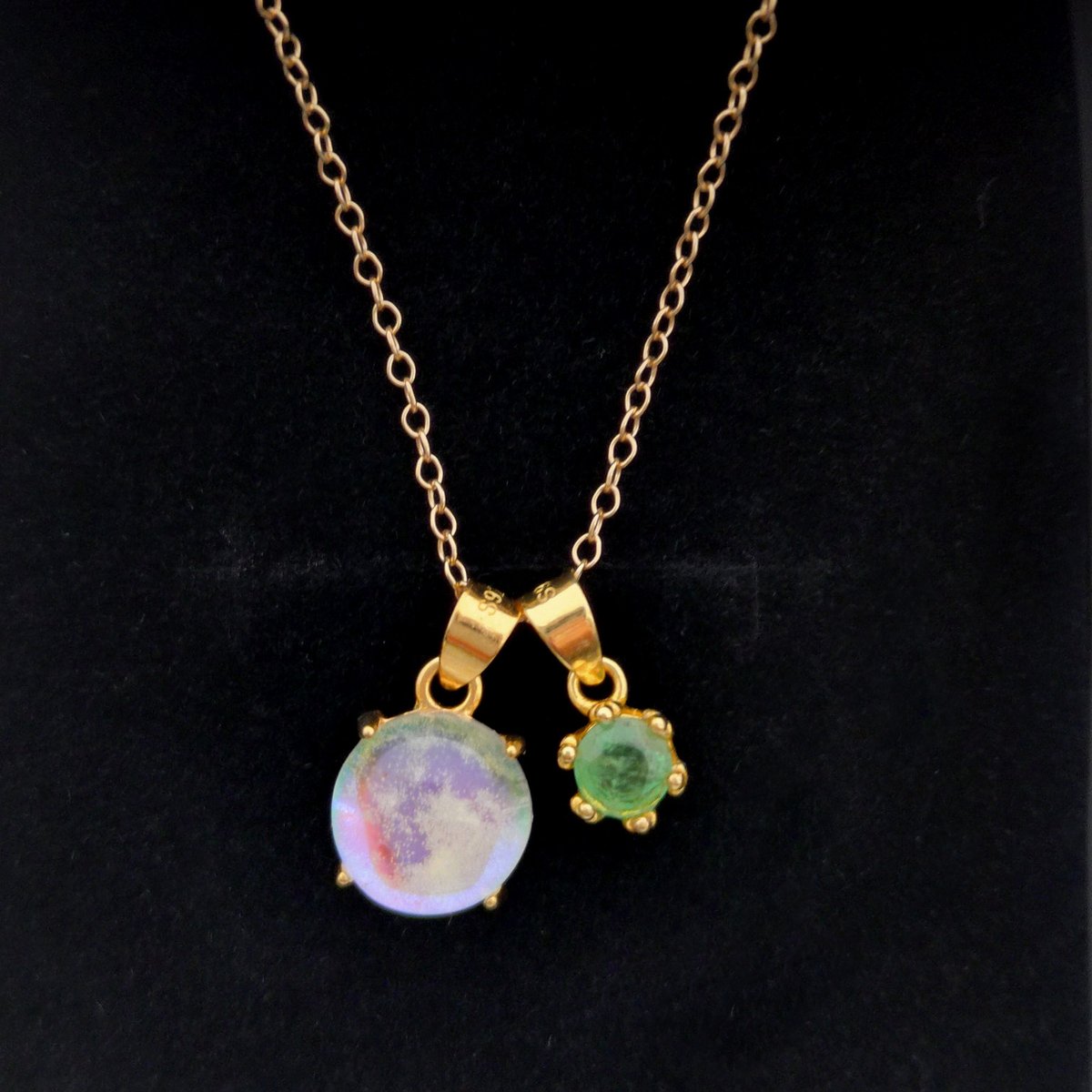 grat_jewelry's tweet photo. エメラルドのオーロラムーンネックレスをご購入いただきました🌕️💎
ありがとうございます✨️
本日発送予定です。
お気に召していただけますように💫 https://t.co/6uDeJlGKv4